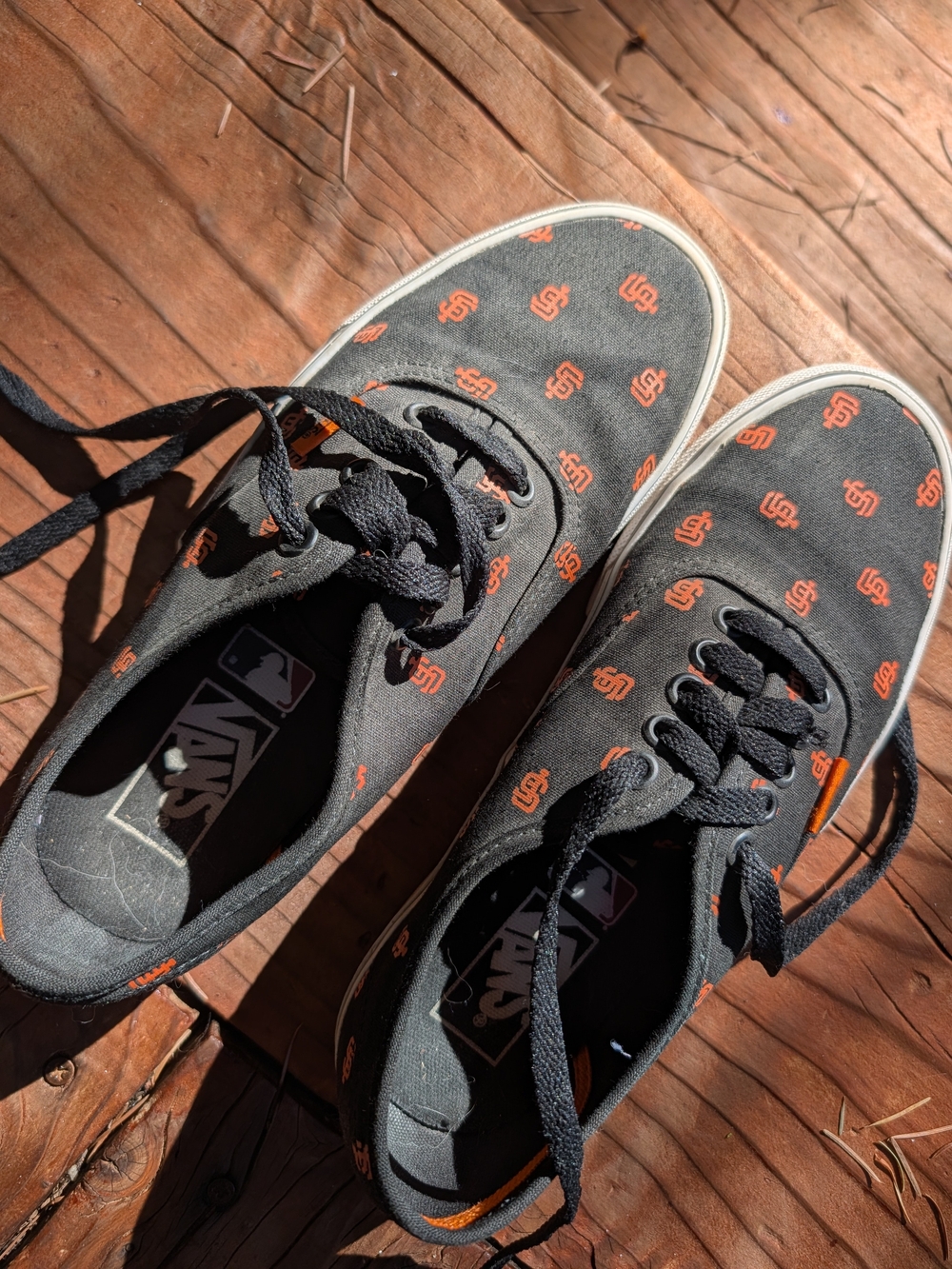 Vans Women's Black San Francisco Giants Low-Top Sneakers